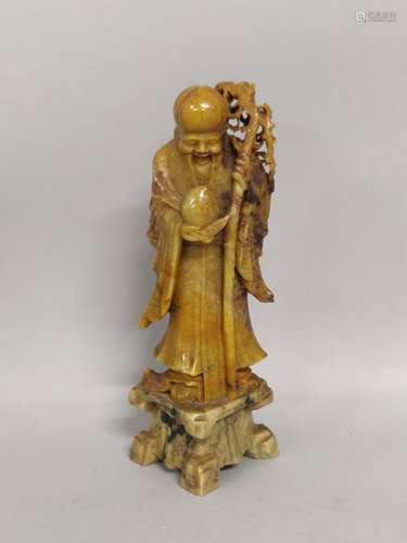 CHINE. SCULPTURE en pierre dure représentant le Dieu de la L...