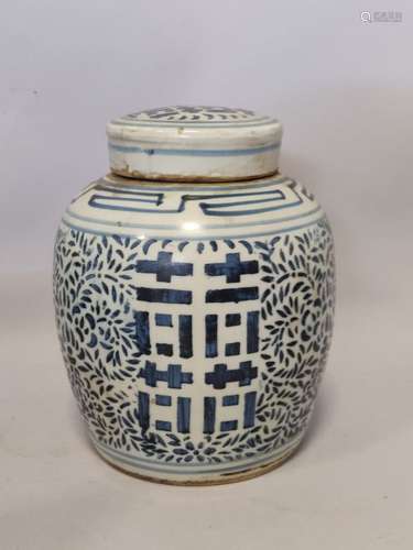 CHINE. POT à GINGEMBRE en porcelaine blanc bleu à décor de c...