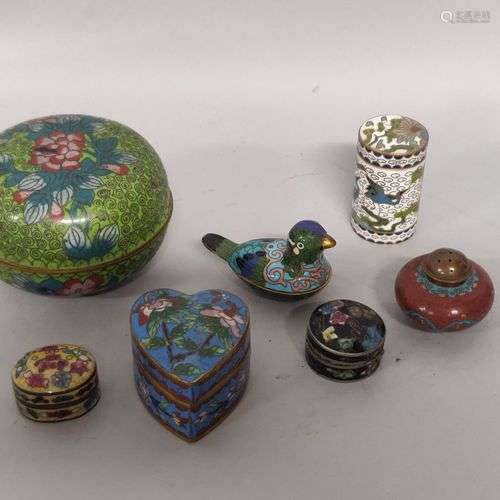 CHINE et JAPON. Lot de BOITES de tailles et formes diverses ...