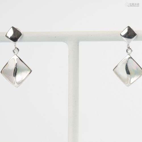 Paire de boucles d'oreilles en argent massif ornées en clos ...