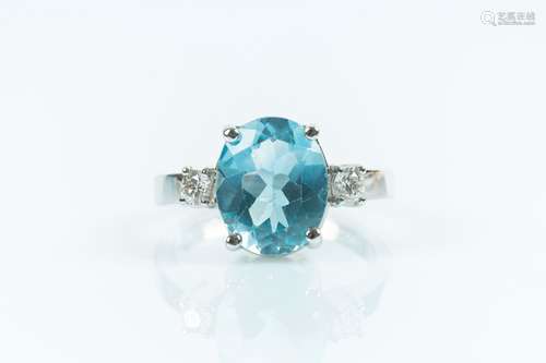 Bague en or gris sertie d