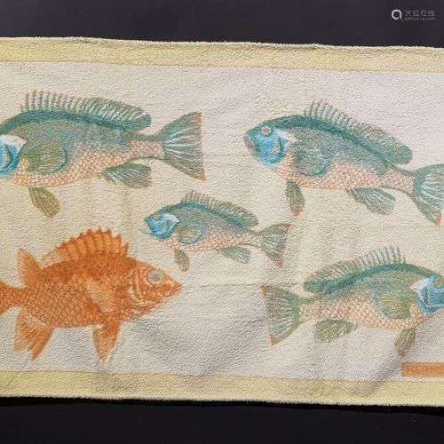 HERMES. Drap de plage en coton à décor de poissons dominante...