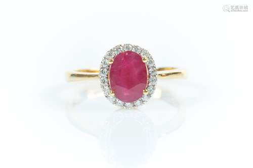 Bague en or sertie d'un rubis ovale pesant env. 4,45 cts dan...