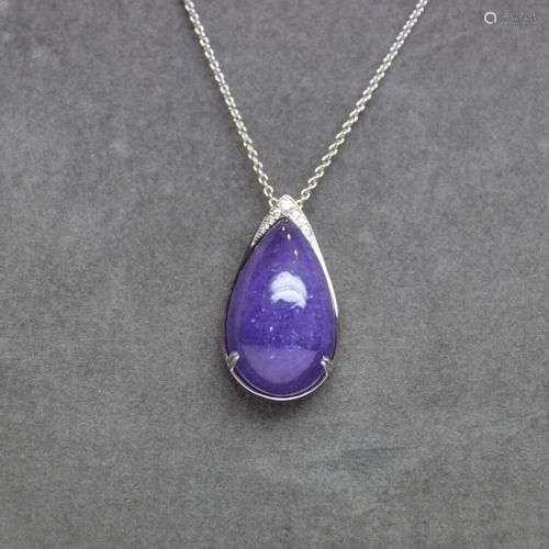 Pendentif en or blanc centré d'une importante tanzanite natu...