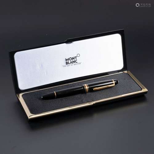 MONTBLANC. Stylo plume en laque noire MEISTERSTUCK n° 146. O...