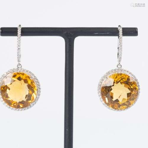 Paire de pendants d'oreilles en or gris serties de citrines ...