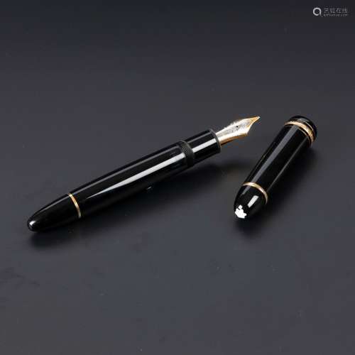 MONTBLANC. Stylo plume en laque noire MEISTERSTUCK n° 149. O...