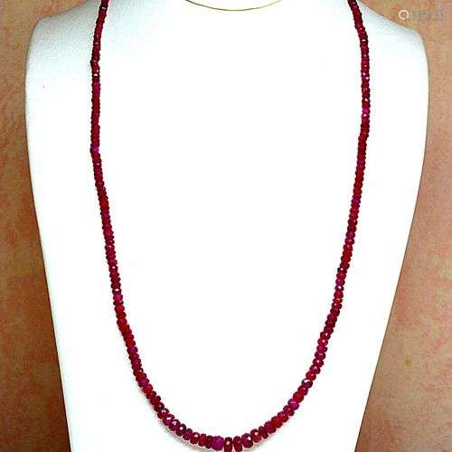 Collier en chute de rubis naturels pour 54,90 cts env. , fer...