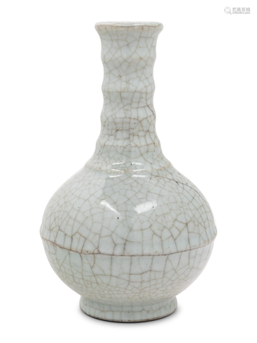 A Chinese Ge-Type Porcelain Bottle Vase