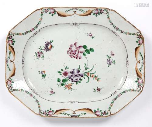 Famille rose charger Chinese, 18th Century painted with spra...