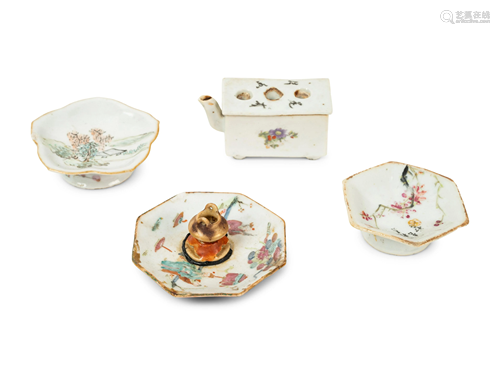 Four Chinese Famille Rose Porcelain Articles