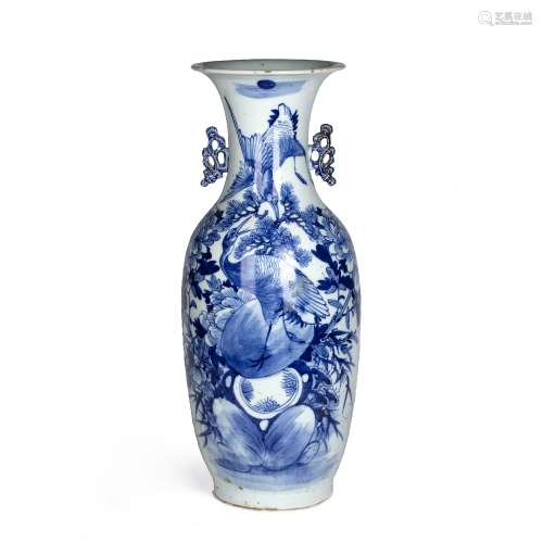 Blue and white porcelain vase Chinese, late 19th Century pai...