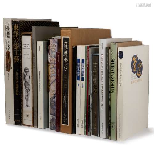 Collection of reference books on Japanese art and antiques t...