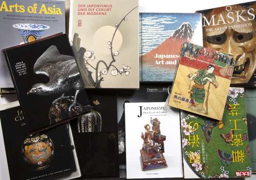 Collection of books on Japanese art and antiques to include ...