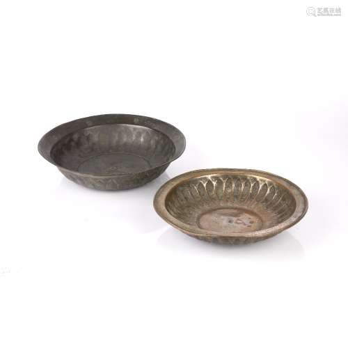 Safavid tinned copper bowl Iran, 17th / 18th Century of flut...