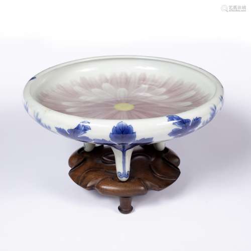 Porcelain shallow rounded bowl Japanese, Kozan Studio, Meiji...