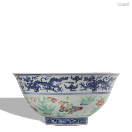 A blue and white 'seawater' bowl