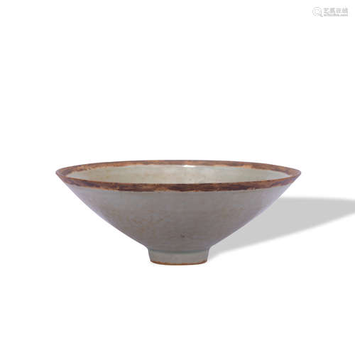 A Ding kiln 'floral' dish