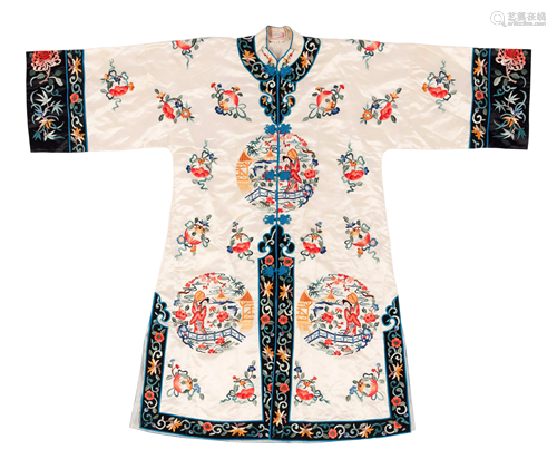 A Chinese Embroidered Silk Lady's Robe