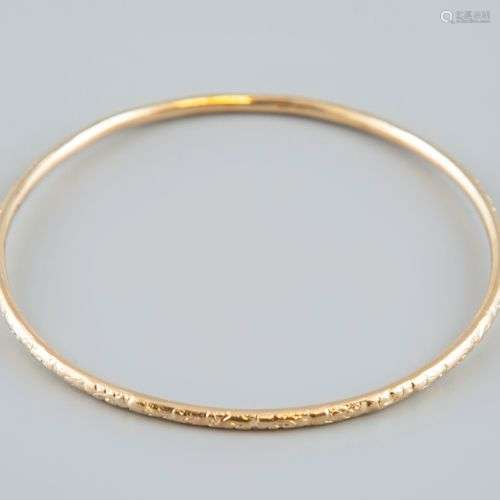 Bracelet jonc en or jaune 18K 750°. Poids 11,4g.