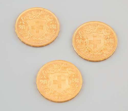 Trois pièces de 20 Francs suisses or datées 1915 et 1930. Po...