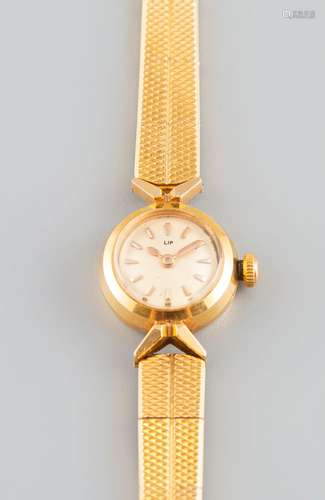 LIP. Petite montre de dame en or jaune 18K 750°. Mouvement n...