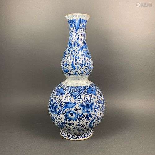 Vase double gourde en porcelaine de Delft à décor bleu-blanc...