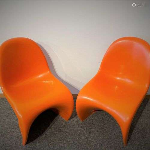 Paire de chaises VERNER PANTON (1926-1998)