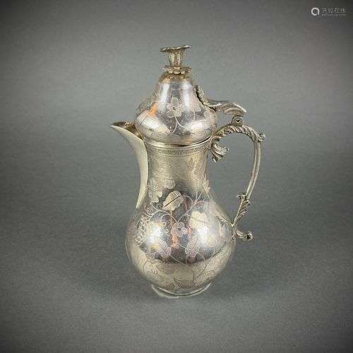 Verseuse en argent, Turquie, h. 19 cm, 360 g., couvercle à r...