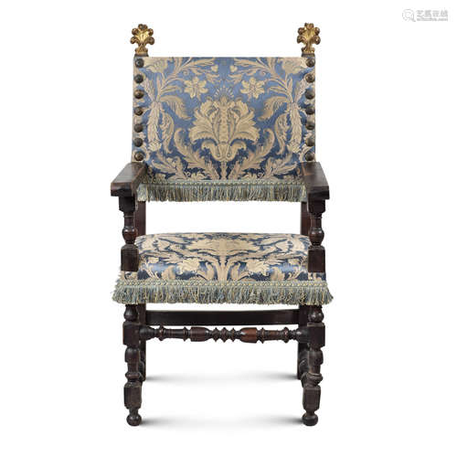 Walnut armchair Tuscany, 18th-19th century 124x65x50 cm.