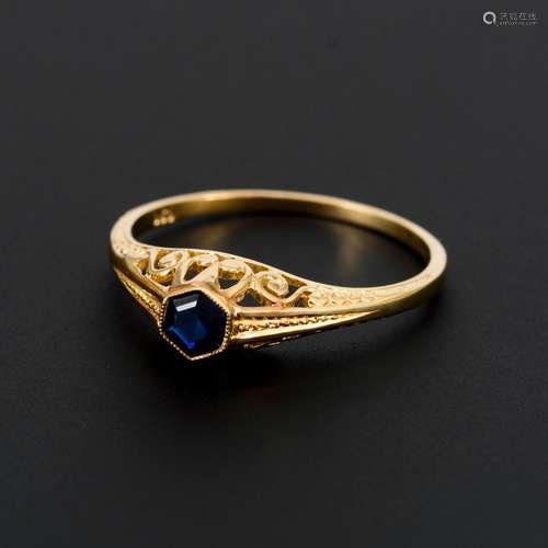 Ring mit Saphir