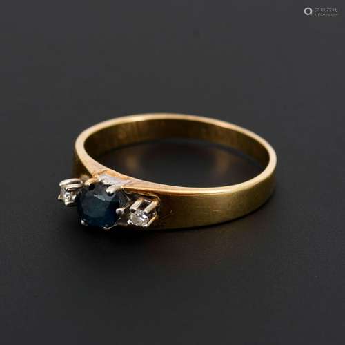 Ring mit Saphir und Diamanten