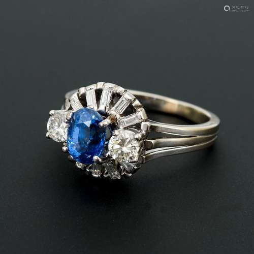 Ring mit Saphir, Brillanten und Diamanten