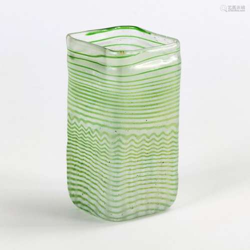 Quadratische Vase