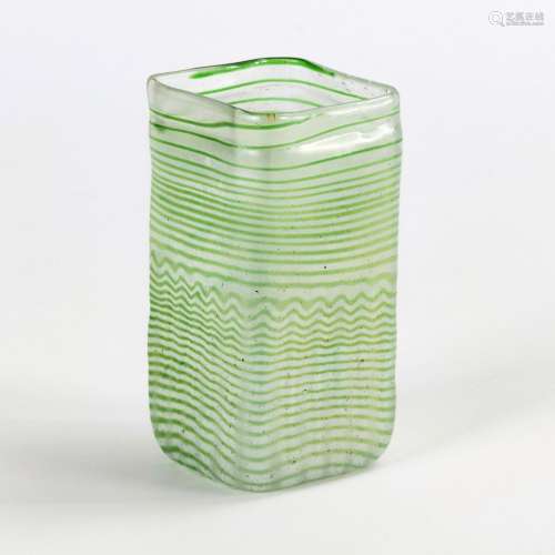 Quadratische Vase
