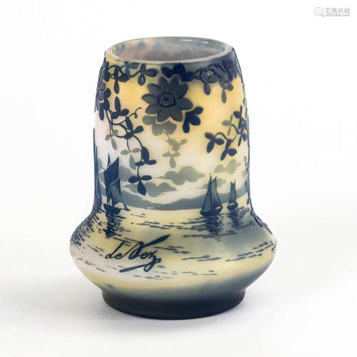 Jugendstil-Vase mit Landschaftsdekor