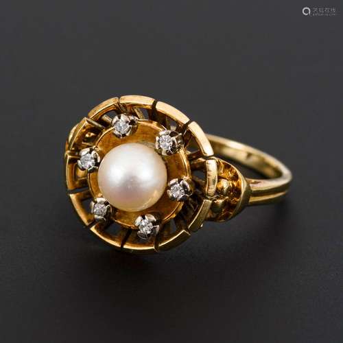 Ring mit Zuchtperle und Diamanten