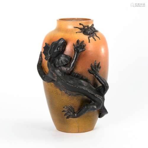 Jugendstil-Vase mit Echse und Käfer