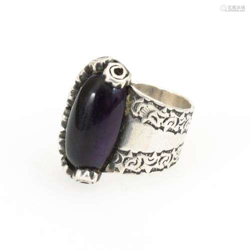 Designer-Ring mit Amethyst