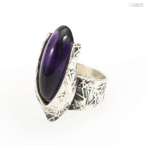 Designer-Ring mit Amethyst