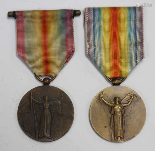 A French First World War Victory Medal, unofficial Chobillon...