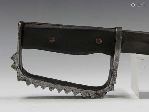 A First World War period knuckleduster trench knife with cli...