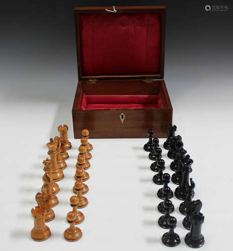 An early 20th century ebony and boxwood Staunton chess set, ...