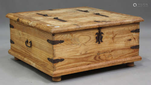 A modern Mexican pine coffee table trunk with double-hinged ...