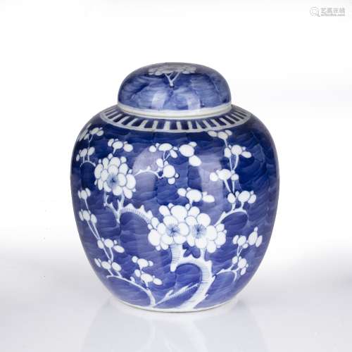 Lidded blue and white ginger jar Chinese, 19th Century decor...