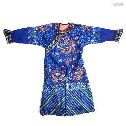 Silk dragon robe Chinese decorated to the centre with a five...