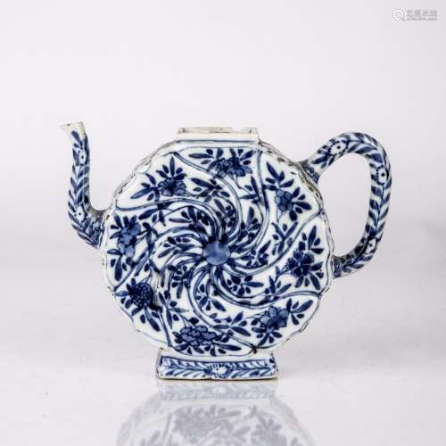 Blue and white teapot Chinese, Kangxi period (1662-1722) wit...