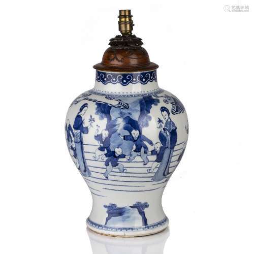 Blue and white porcelain vase Chinese, 19th Century painted ...