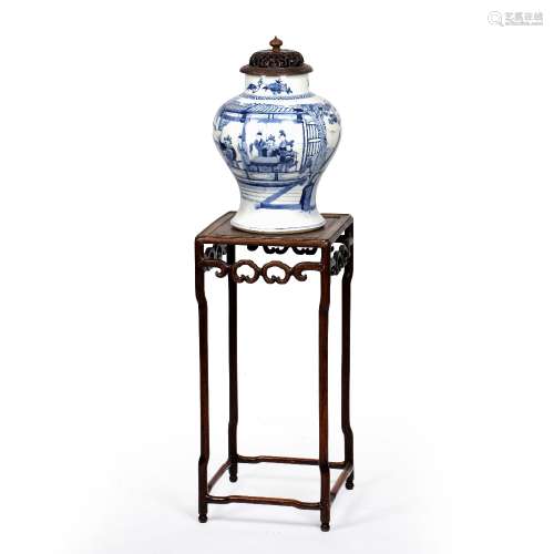 Blue and white baluster vase Chinese, Kangxi period (1662 - ...