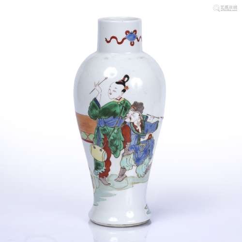 Wucai decorated vase Chinese, Yongzheng period (1723 - 1735)...